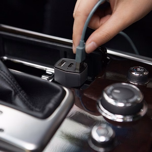Nillkin Celerity 32 W autolaadija 2 USB-A ja 1 USB-C pordiga, hõbedane