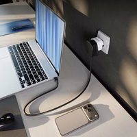 SBS IT Travel Adapter - Universal - Valge