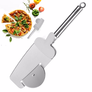 Pizza cutter with cutting wheel, edge-cutting teeth and clamping spatula
