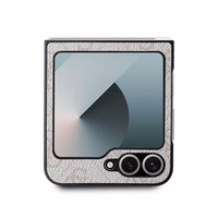 Guess Leather 4G Metal Logo Ümbris jaoks Samsung Galaxy Z Flip 6 - Roosa