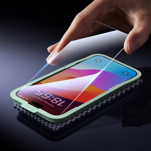 Ugreen SP629 karastatud klaas paigaldusraamiga iPhone 16 Pro jaoks (2 tk)