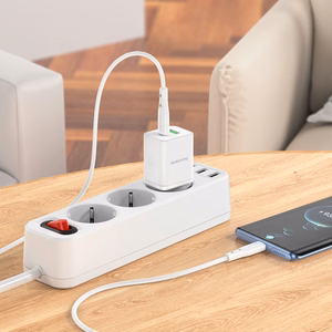 Borofone Wall Laadija BN7 - USB + Type C - QC 3.0 PD 20W valge