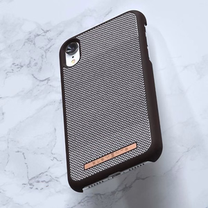 Nordic Elements Saeson Idun Pattern 1 ümbris seadmele iPhone XR, tumepruun