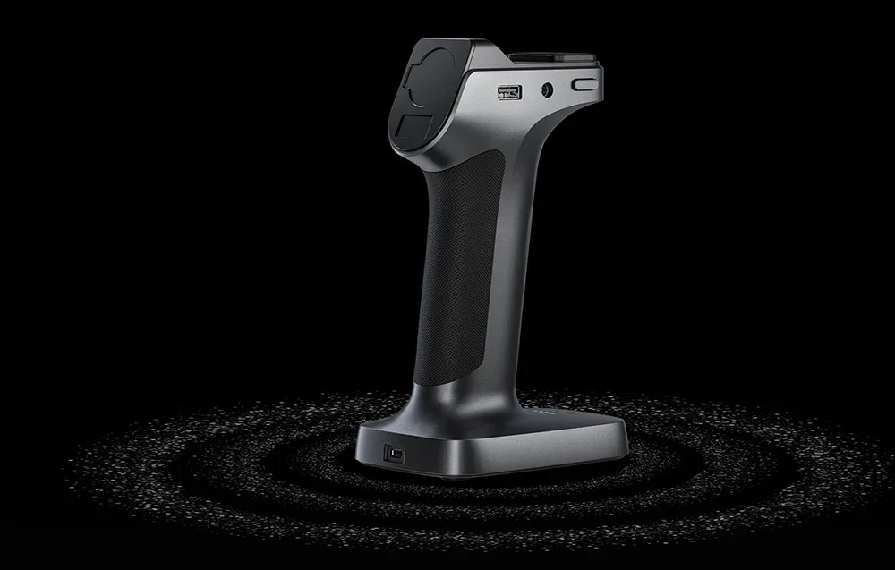 3D scanner kinnituse tagantvaade mustal taustal